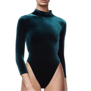 Good American The Velvet Long Sleeve Bodysuit in Green